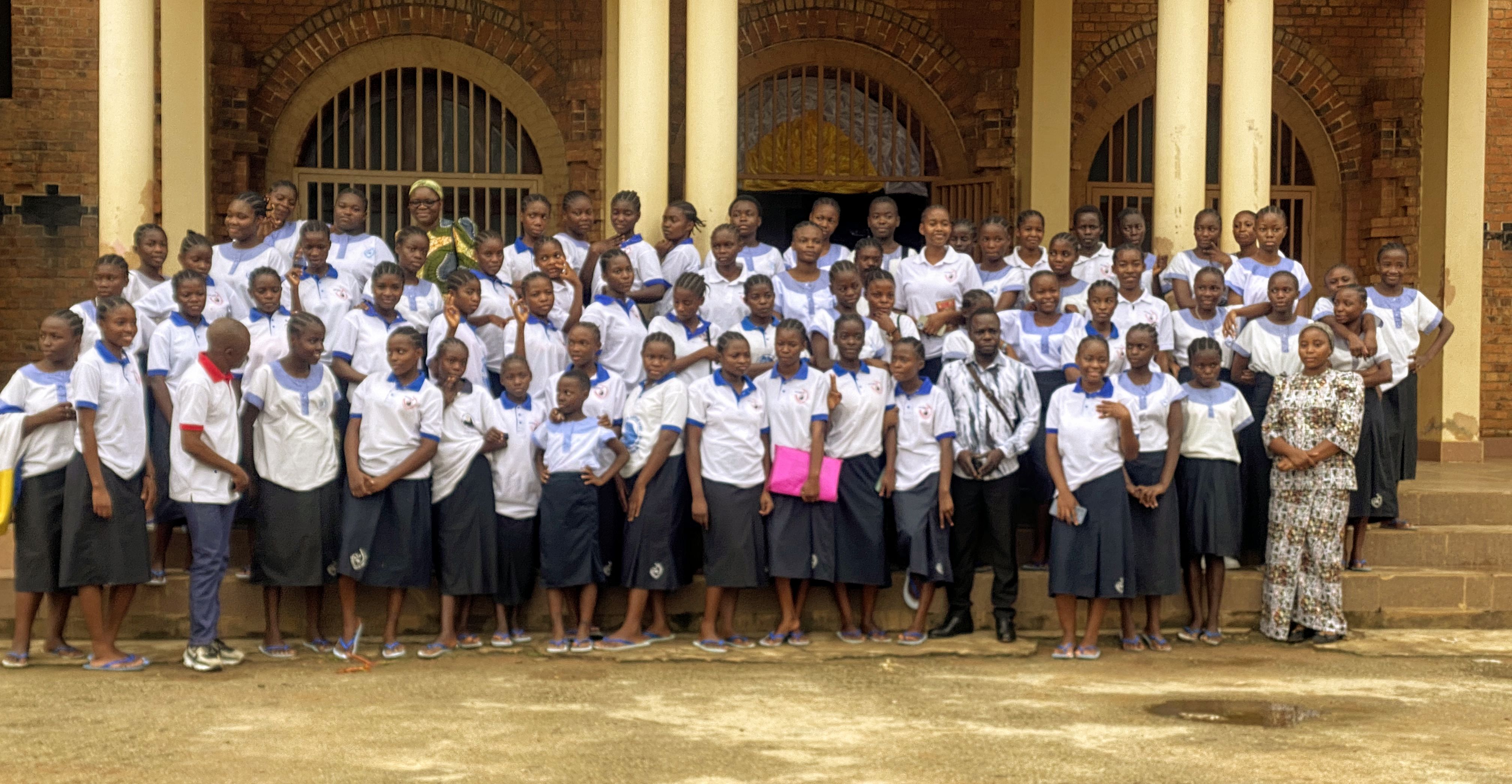 Kisantu : Le Lycée Tuzayana en pleine lumière, entre ferveur culturelle et éclat spirituel